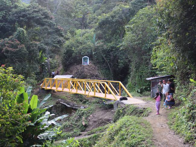 Gobernación entrega puente en Betulia y cierra piscina municipal en Ciudad Bolívar