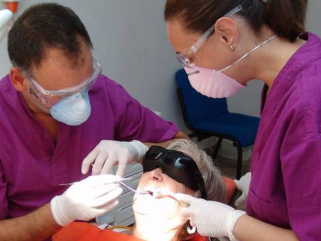 Odontólogos piden estar en primera fase de vacunación