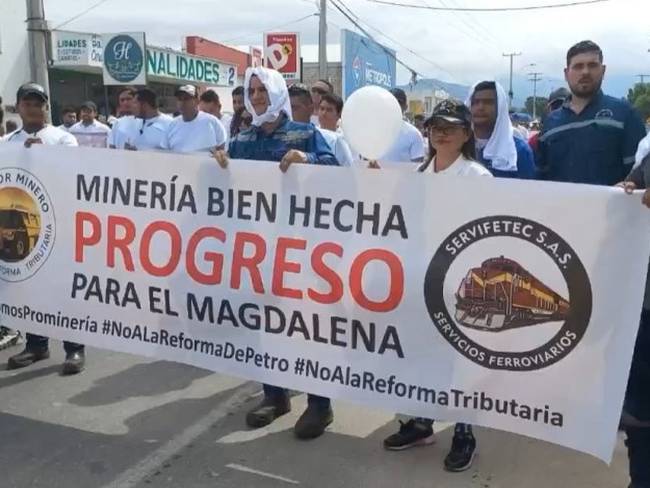 Mineros del Magdalena protestan por la Reforma Tributaria del presidente Petro