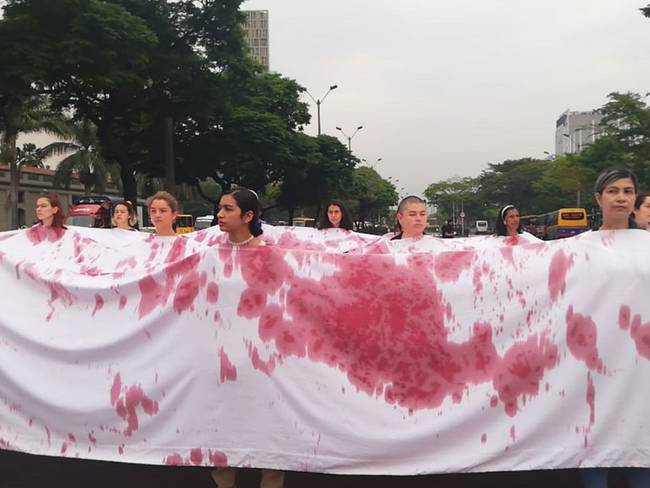 Con acto simbólico mujeres de Medellín rechazaron el feminicidio
