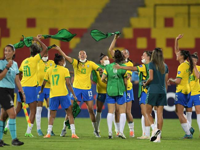 Las jugadoras de Brasil celebran la clasificación a la final.