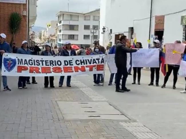 Magisterio protesta frente a la Secretaría de Educación de Boyacá en Tunja / Caracol Radio.