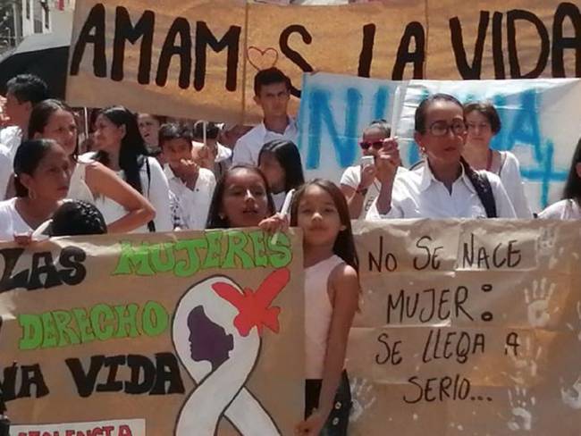 Marchan para rechazar feminicidios en Tolima