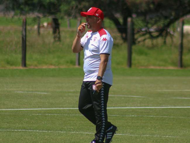 Martín Cardetti, técnico de Independiente Santa Fe, en El Alargue