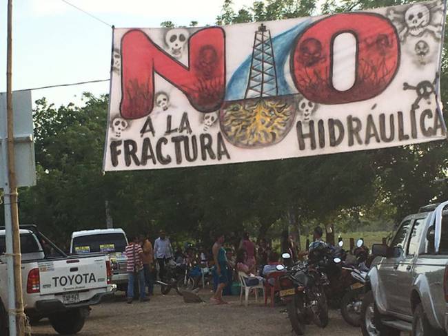 Habitantes de Cesar protestan contra fracking, pidiendo respeto a los derechos humanos