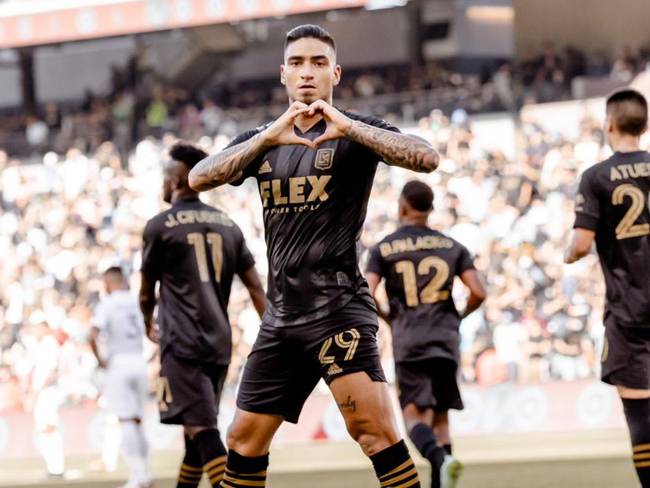 Cristian Arango celebrando su gol con Los Ángeles FC ante Los Ángeles Galaxy