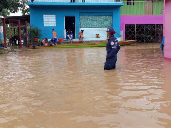 Inundación por creciente del río en Tibú debido a las lluvias