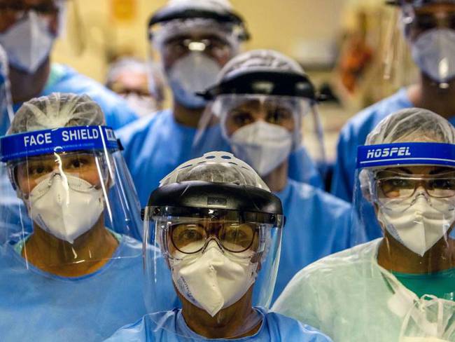 Personal sanitario brasileño durante la atención de la pandemia del COVID-19.            Foto: Getty 