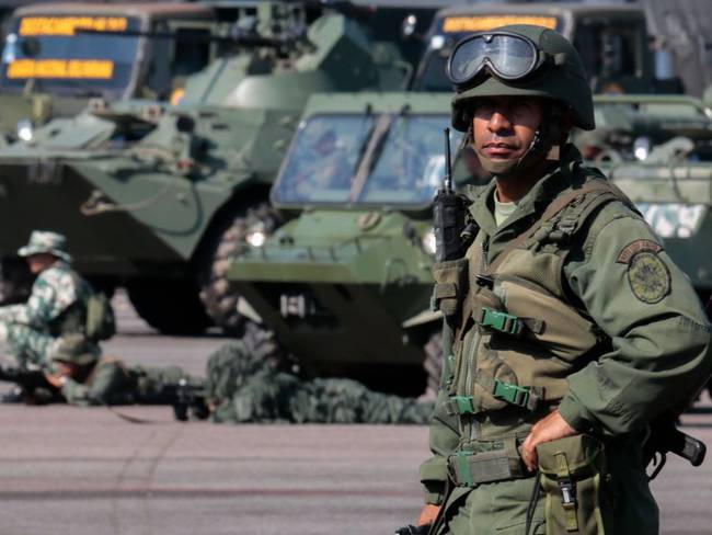Prudencia piden expertos ante situación militar en frontera con Venezuela