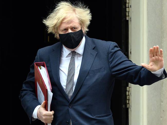 El primer ministro Boris Johnson tras una reunión sobre coronavirus 