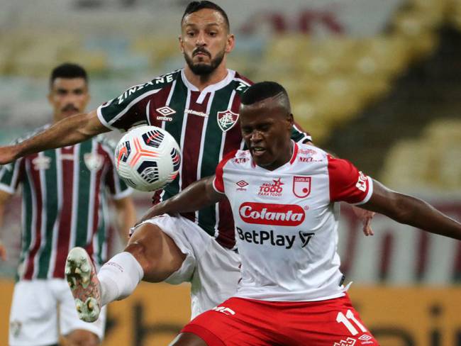 Jhon Arias enfrentando al Fluminense en la Copa Libertadores.