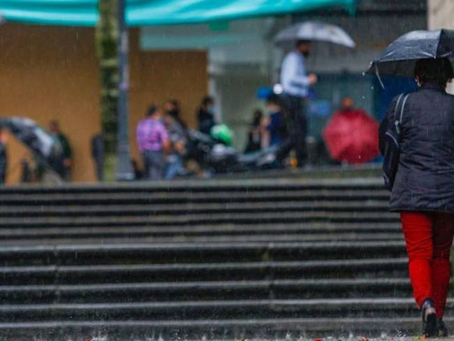 Entregan recomendaciones ante las fuertes lluvias. Crédito: Alcaldía de Manizales.