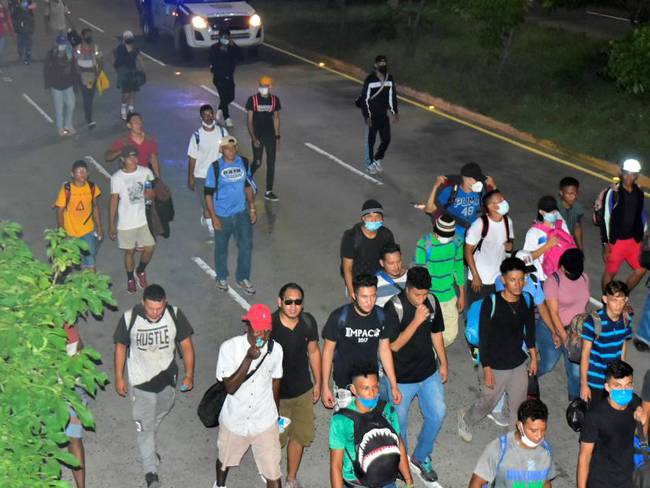 Una caravana con más de 3.000 personas salió de Honduras hacia EE.UU.