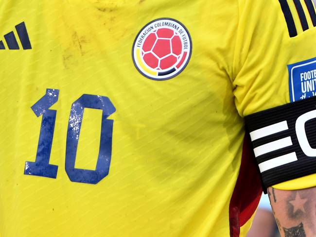 BARRANQUILLA, COLOMBIA - OCTOBER 12: Detailed view of the “Football Unites the World” badge from James Rodriguez of Colombia during a FIFA World Cup 2026 Qualifier match between Colombia and Uruguay at Roberto Melendez Metropolitan Stadium on October 12, 2023 in Barranquilla, Colombia. (Photo by Gabriel Aponte/Getty Images)