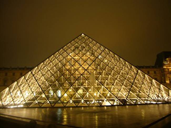 La Pirámide del Louvre cumple 20 años y celebra su éxito