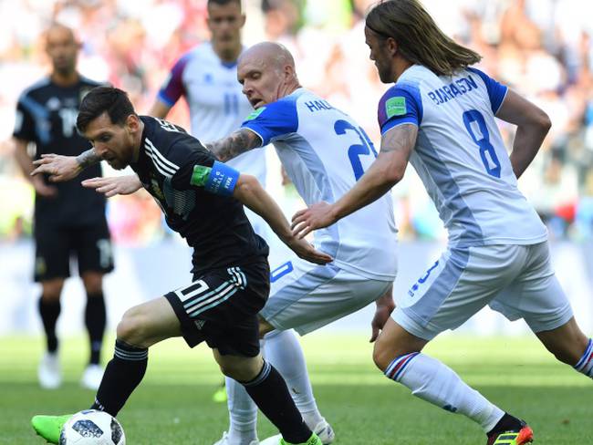 Argentina decepcionó en su debut y empató 1-1 ante Islandia