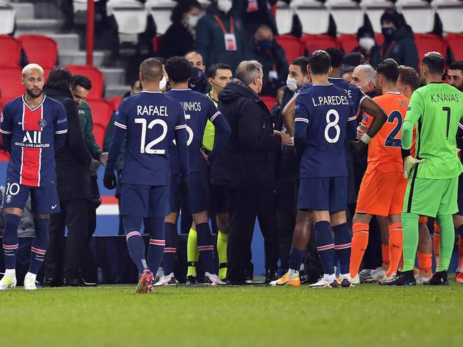 PSG e Istanbul se unieron ante un acto de racismo y su juego fue aplazado