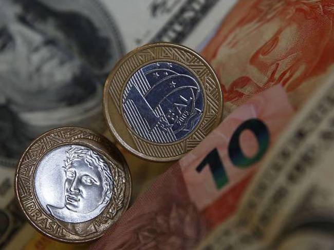 Dólar en Colombia se acerca a los límites de intervención del Banco República
