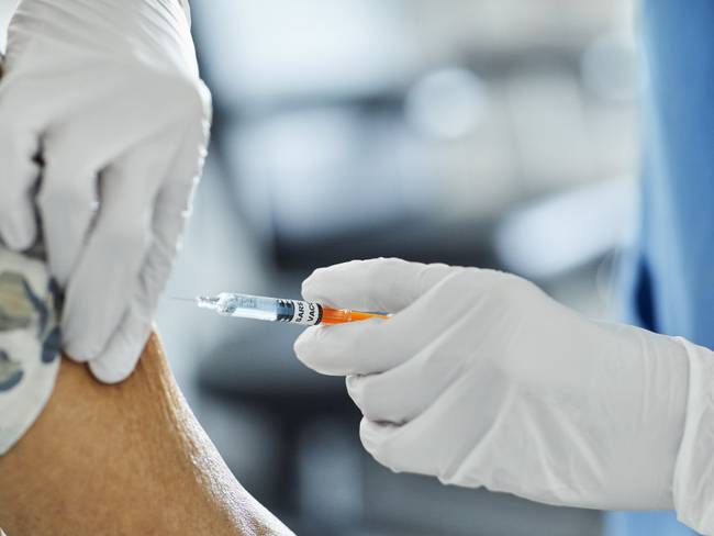Vacunados en el exterior podrán recibir la segunda dosis en Colombia