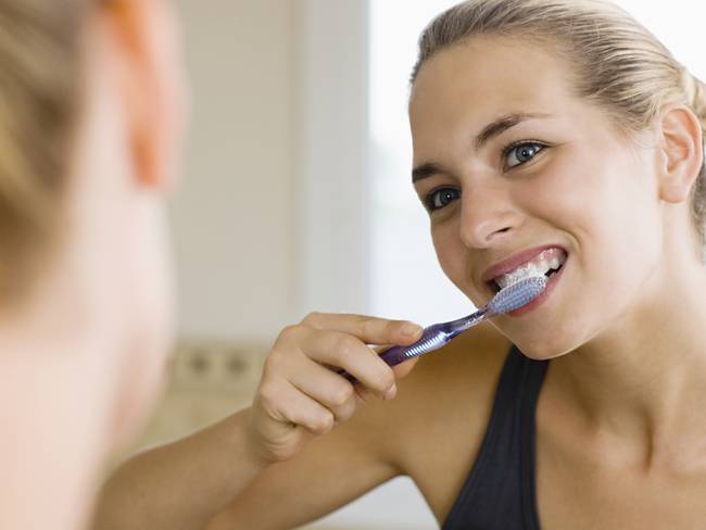 ¿Cepillarse los dientes antes o después del café? Cuál es el mejor momento // Getty Images