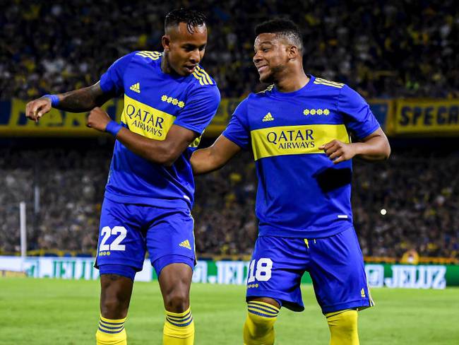Sebastián Villa y Frank Fabra celebran un gol para Boca Juniors (Photo by Marcelo Endelli/Getty Images)