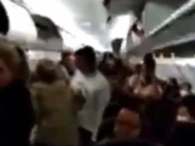 Por lo menos 180 pasajeros de un vuelo de Latam optaron por no bajarse del avión en el aeropuerto El Dorado luego del desvío del vuelo. 
