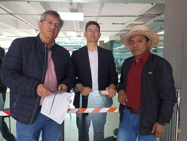 Alcalde de la Vega, en Cauca, protesta encadenado frente al DANE ¿cuáles son las razones?