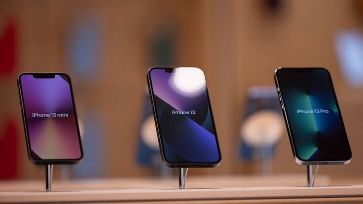 Celulares iPhone en tienda (Getty Images)