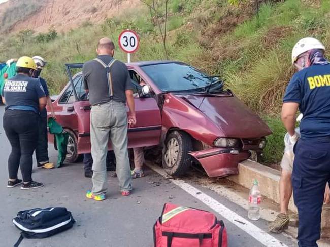 Cuatro personas heridas en accidente en la vía Carmen de Apicalá – Cunday.