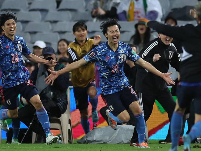 Kaoru Mitoma festeja el gol del triunfo y de la clasificación al Mundial ante los australianos.