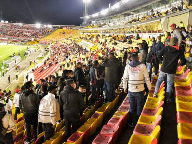 Los hinchas de Nacional presentes en el estadio El Campín en el partido de Copa Colombia ante Santa Fe.