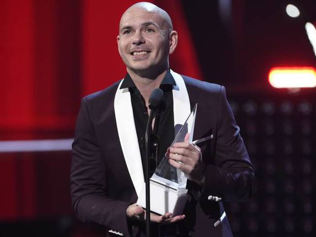 Pitbull recibe el Premio Dick Clark a la Trascendencia Musical.