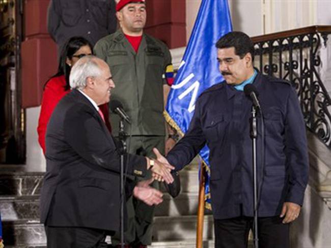 El presidente venezolano, Nicolás Maduro y el secretario general de la Unión de Naciones Suramericanas (Unasur) Ernesto Samper. Foto: EFE.