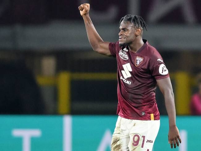 Turin (Italy), 24/09/2023.- Torino&#039;s Duvan Zapata celebrates after scoring the 1-1 equalizer goal during the Italian Serie A soccer match between Torino FC and AS Roma in Turin, Italy, 24 September 2023. (Italia) EFE/EPA/Alessandro Di Marco