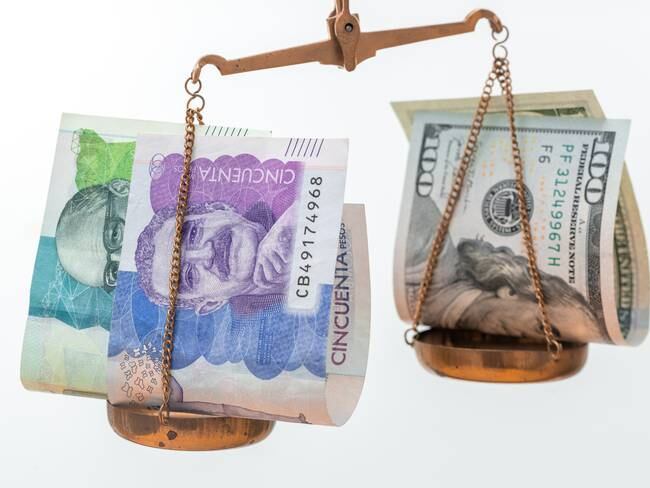 La mejor manera de ahorrar al comprar en el exterior: ¿Pesos colombianos o dólares?