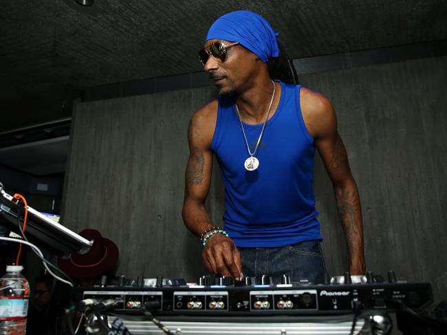 Snoop Dogg es un rapero, cantante, productor y actor estadounidense