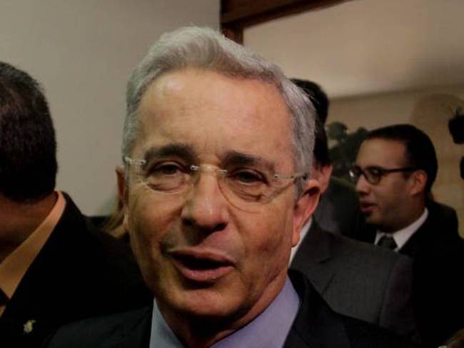Queremos aportar a un gran pacto nacional: Uribe