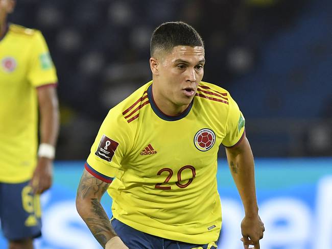 BARRANQUILLA, COLOMBIA - MARCH 24: Juan Fernando Quintero of Colombia drives the ball during a match between Colombia and Bolivia as part of FIFA World Cup Qatar 2022 Qualifier on March 24, 2022 in Barranquilla, Colombia. (Photo by Gabriel Aponte/Getty Images)