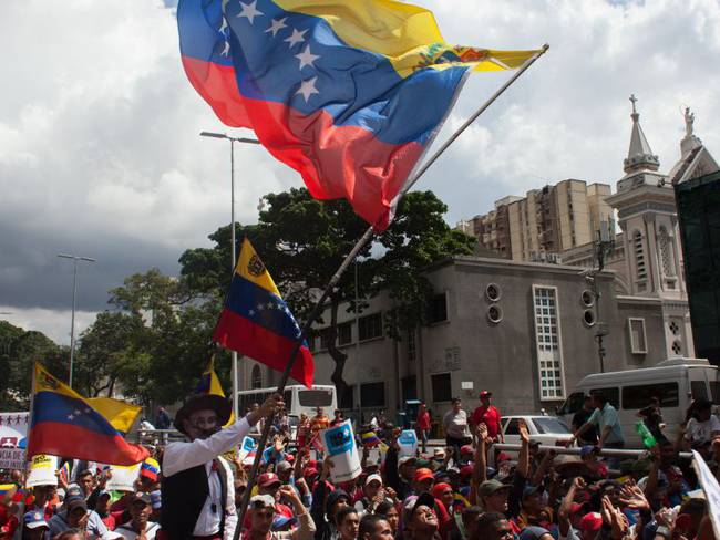 Respondiendo a nueva convocatoria de Guaidó, venezolanos salieron a las calles