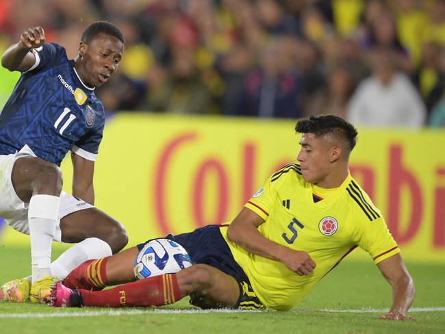 Kevin Mantilla, defensa bogotano de Santa Fe y de la Selección Colombia Sub-20. (Photo by DANIEL MUNOZ/AFP via Getty Images)