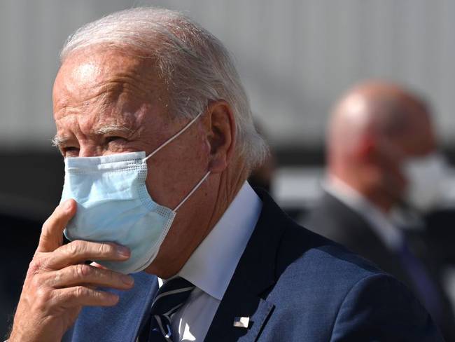 El presidente de los Estados Unidos, Joe Biden, ha sido uno de los promotores del doble uso de tapabocas. 