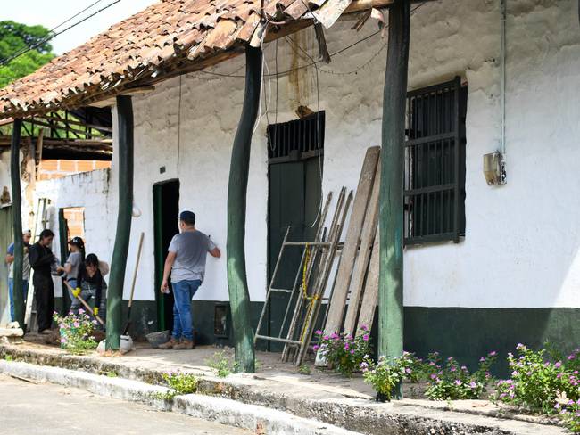 Voluntarios restauran fachadas en Ambalema, Tolima