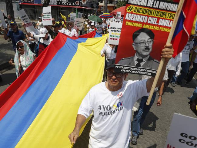 AME1705. CALI (COLOMBIA), 16/08/2023.- Manifestantes marchan en protesta contra el gobierno del presidente Gustavo Petro hoy, en Cali (Colombia). EFE/ Ernesto Guzmán