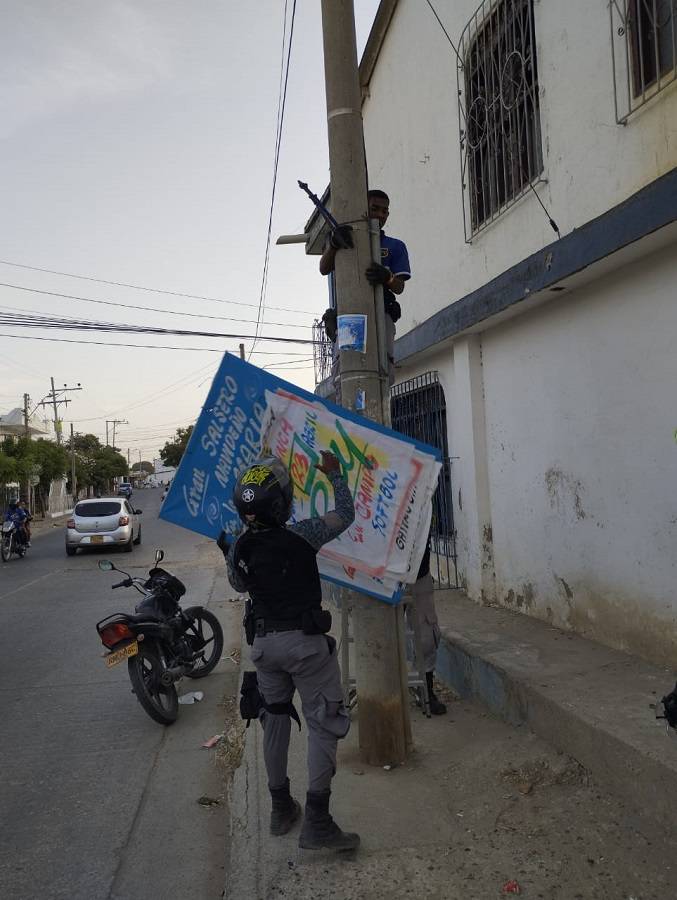 70 advertisements that were in public places in Cartagena were dismantled