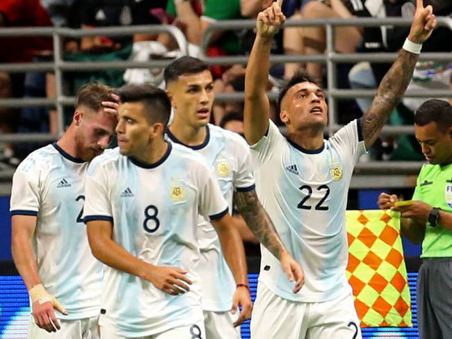 Argentina se divirtió con México y le quitó su invicto en la era Martino