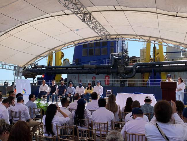 Acto para la firma del contrato de dragado en el Puerto de Barranquilla./ Foto: Caracol Radio