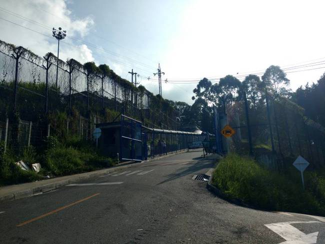 Entrada de la cárcel El Pedregal de Medellín. 