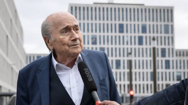 Joseph Blatter, exPresidente de la FIFA, se encuentra hospitalizado y en estado grave.