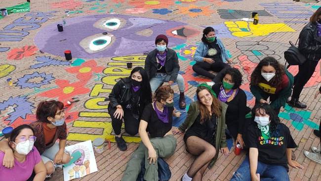 Día de la Mujer: El interior de las marchas en tres iniciativas artísticas