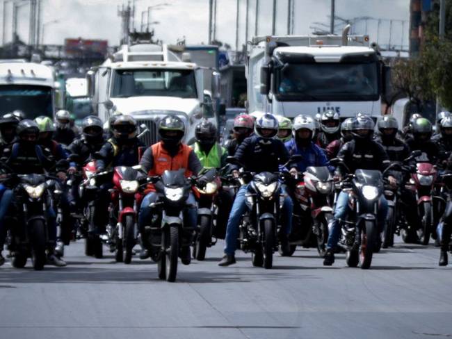 Mujeres colombianas cada día utilizan más la moto como medio de transporte